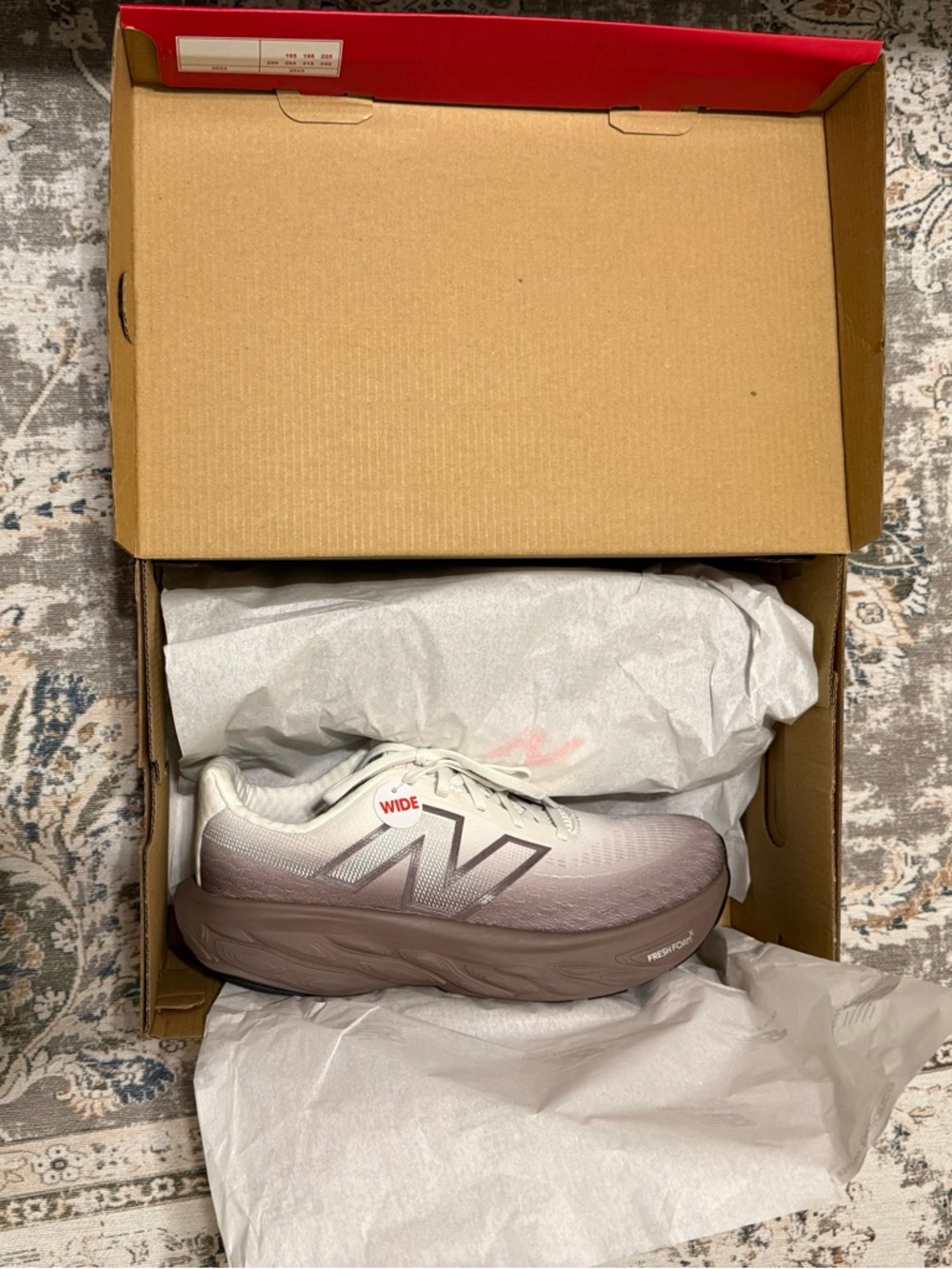 NEW New Balance Women's Fresh Foam X 1080v14 - Picture 2 of 13